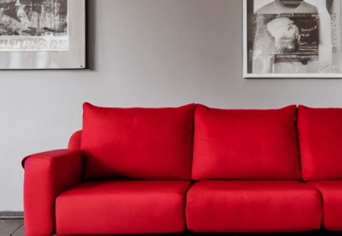 Formaldehyd entfernen aus Möbeln, wie einem Sofa, kann man auch selbst schaffen.